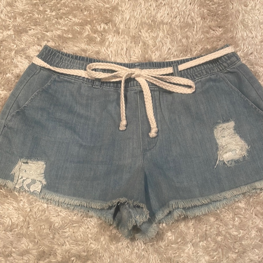 blue wash jean shorts in size medium from aerie.
